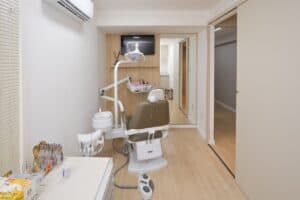 Consultório odontológico da clínica Zähne em Jaraguá do Sul, moderno e equipado para diferentes especialidades.